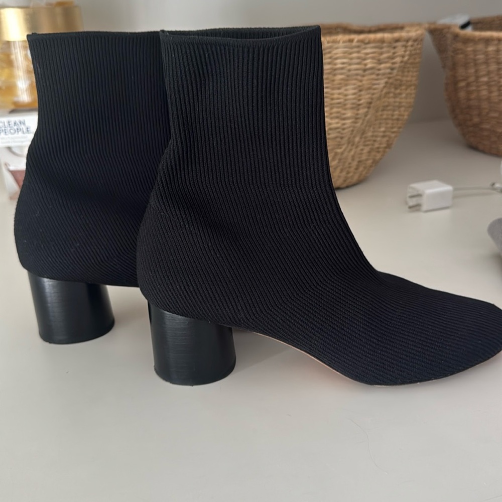 Vince Vero Cuoio sock bootie. 40/10